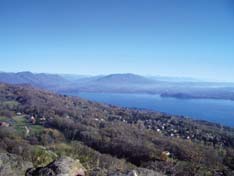 Vista dal Lago Maggiore con la Valcuvia sullo sfondo