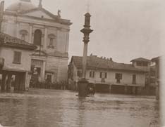 Il centro di Gallarate durante l'inondazione del dicembre 1910 - Archivio Giovara